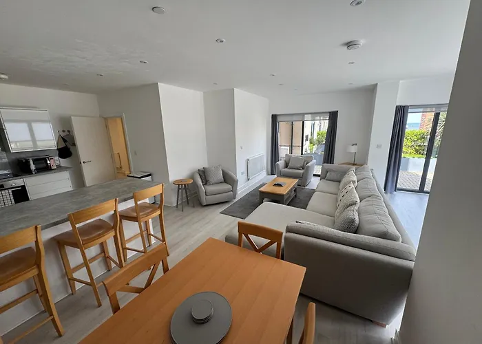 10 Argyle Court